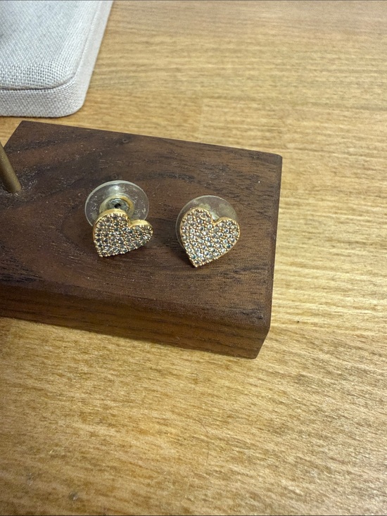 Jewelry - Gold tone dainty heart rhinestone stud earrings cute love